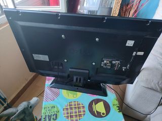 Televisión LG Smart TV Negra pantalla con rayas