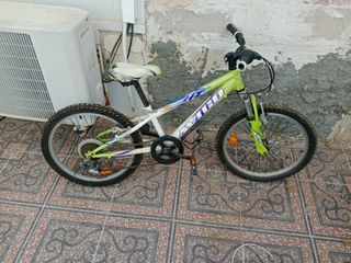 Bicicleta infantil verde
