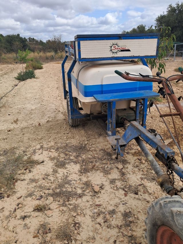 Remolque pulverizador para motocultor