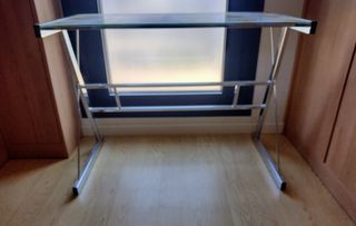 Mesa de estudio cristal y metal