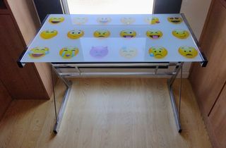 Mesa de estudio cristal y metal