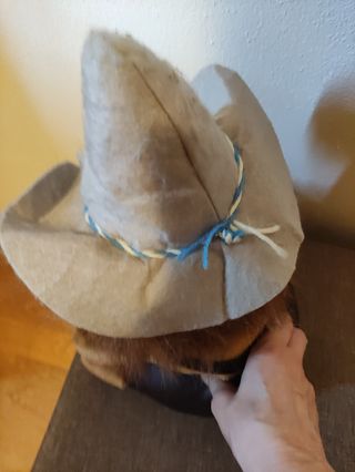 Peluche leone con cappello e salopette Oktoberfest