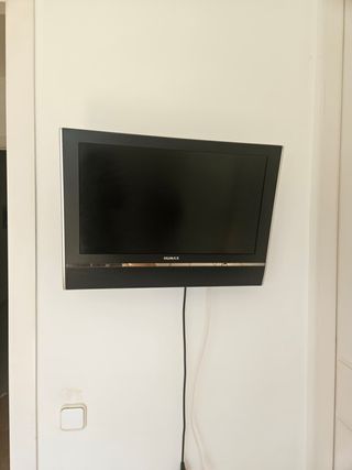 Televisor Humax 23 Negro + SOPORTE pared