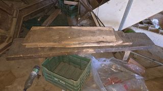 Escaño de madera y banco auxiliar