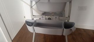 Cambiador de bebé con bañera