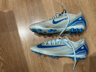 Botas de fútbol Nike Talla 38
