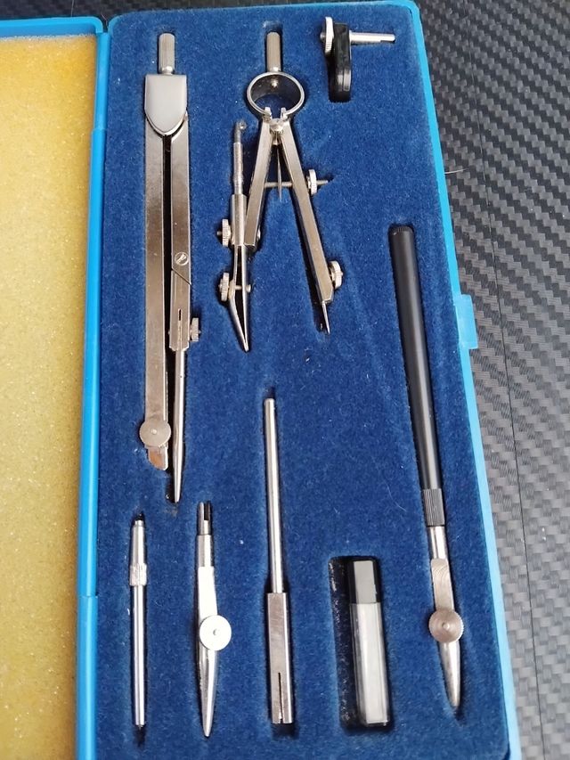 Estuche de compás antiguo