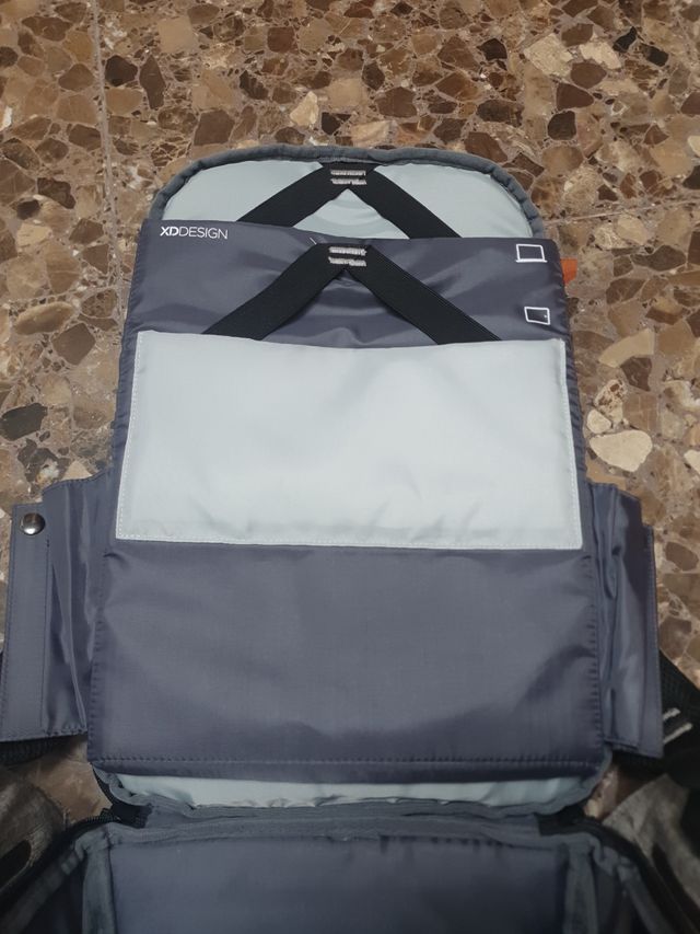 Mochila Portátil XD Antirrobo Gris