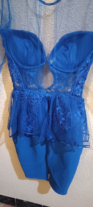 Vestido azul con transparencias encaje