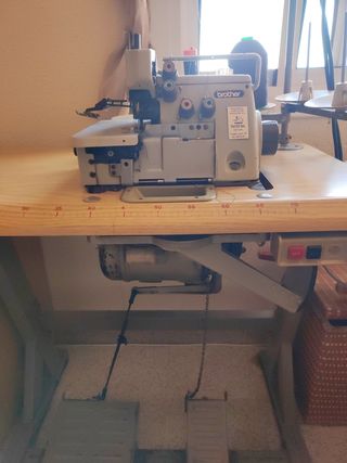 Máquina Overlock Brother