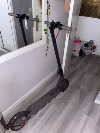 Patinete Eléctrico Xiaomi Essential + Cargador