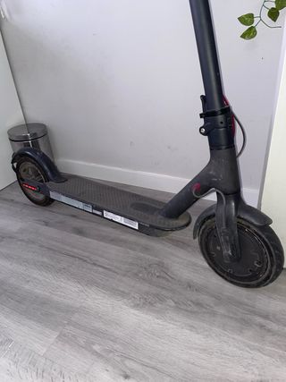 Patinete Eléctrico Xiaomi Essential + Cargador