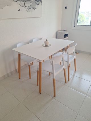 Conjunto mesa y 4 sillas blancas