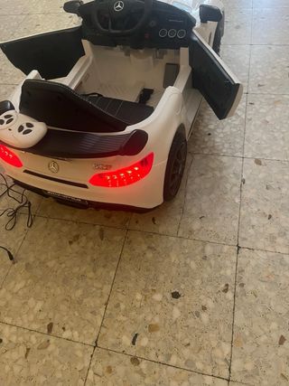 Coche eléctrico infantil casi nuevo