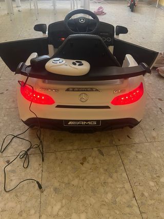 Coche eléctrico infantil casi nuevo