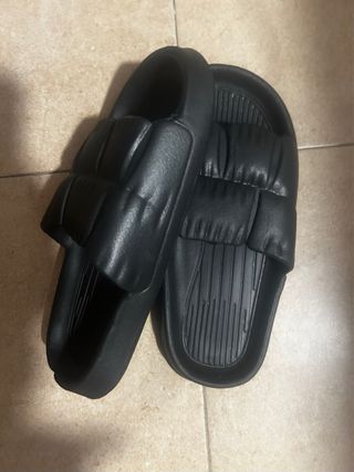 Sandalias de goma negras talla 36-37
