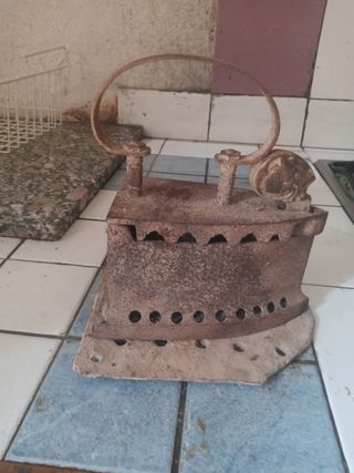 Antigua plancha de carbón