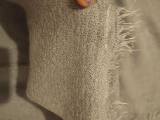 Pañuelo lila con flecos
