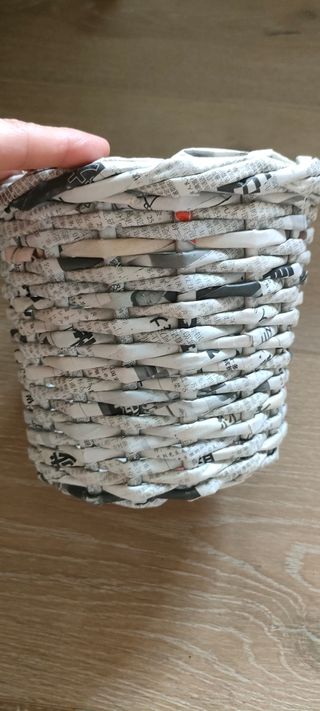 Cesto / Macetero de papel reciclado