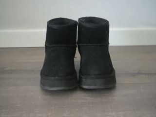 Botas negras de ante sin marca