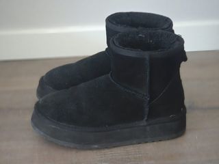 Botas negras de ante sin marca