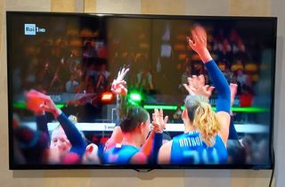 Televisore Samsung LED 47 pollici con staffa