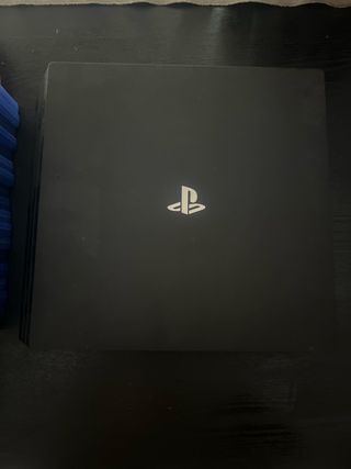 PS4 Pro + 2 controller + 16 giochi