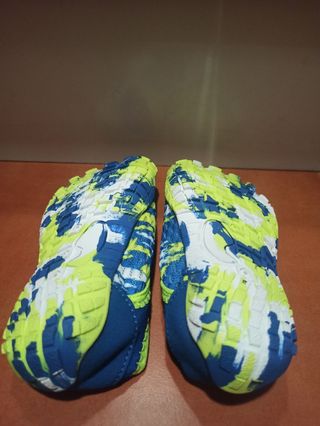 Zapatos acuáticos niño azul y verde nuevos 
