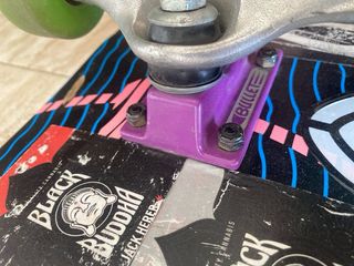 Skateboard con ruote verdi