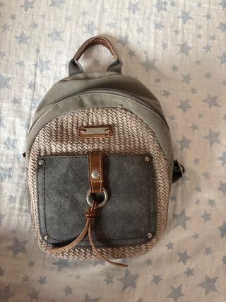 Mochila pequeña beige y gris