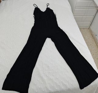 Mono Bershka negro talla M . Usado una vez. 
