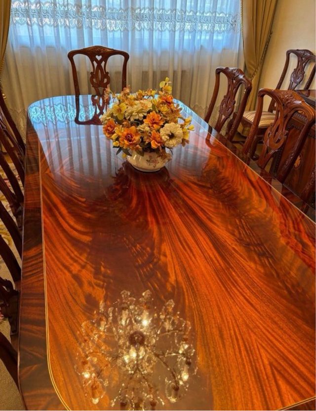 Mesa de madera de comedor estilo inglés