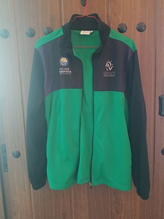 Chaqueta Deportiva Fundacion Victoria.