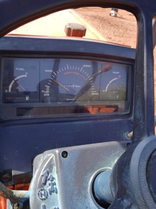 Tractor Kubota y aperos