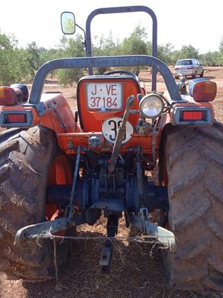 Tractor Kubota y aperos