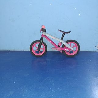 Bici sin pedales rosa para niños