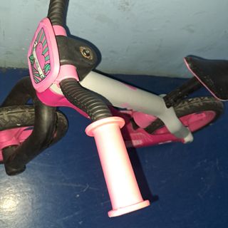 Bici sin pedales rosa para niños