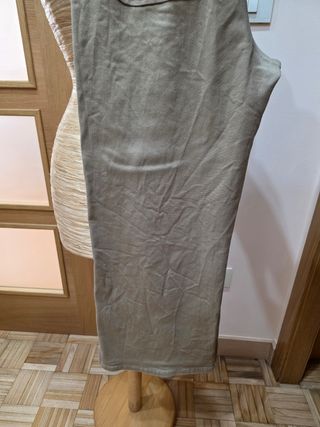Pantalón beige, una puesta está nuevo repito 
