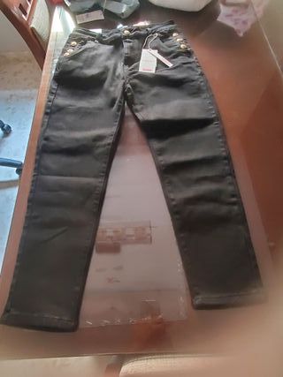 Pantalón negro talla 42 nuevo sin estrenar, con et