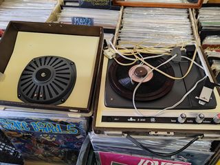 PICK UP, Tocadiscos maleta Cosmo B 3010 y Dual 420