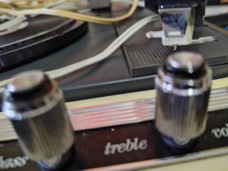 PICK UP, Tocadiscos maleta Cosmo B 3010 y Dual 420