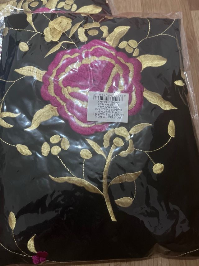 Mantón de flamenca negro bordado