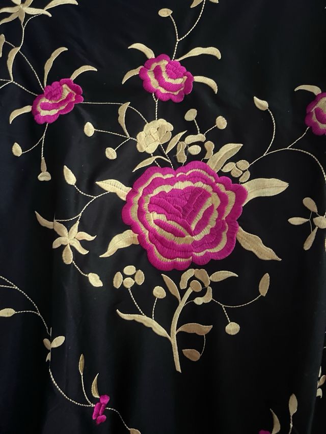 Mantón de flamenca negro bordado