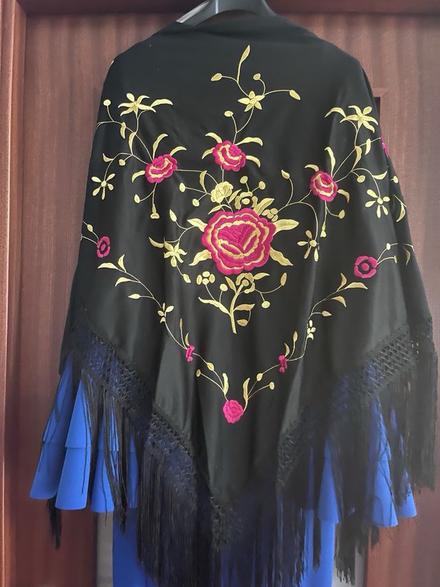 Mantón de flamenca negro bordado