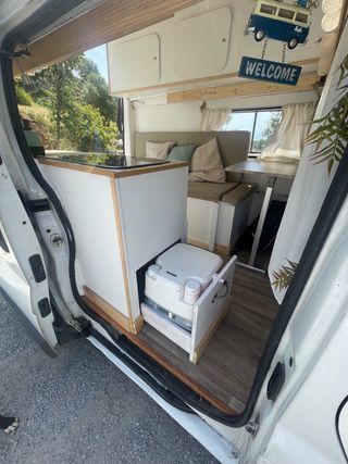 Opel Vivaro techo alto camper completa