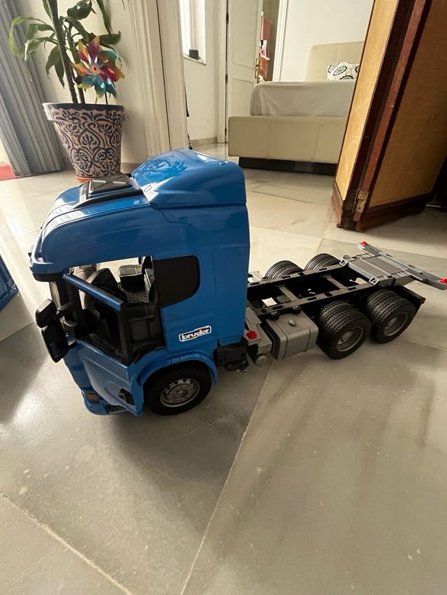 Camion Scania super 560R transporte ganado