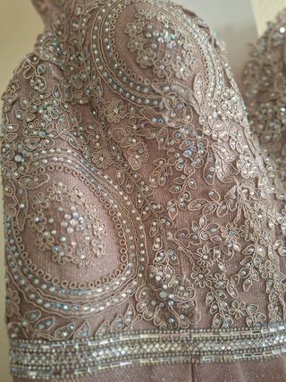 Vestido de fiesta rosa con pedrería