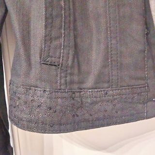Chaqueta vaquera negra con lentejuelas