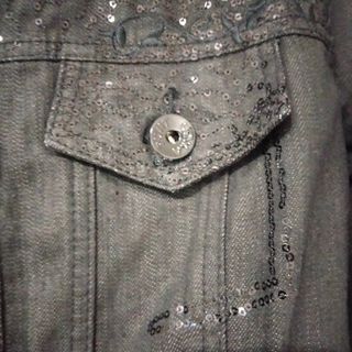 Chaqueta vaquera negra con lentejuelas