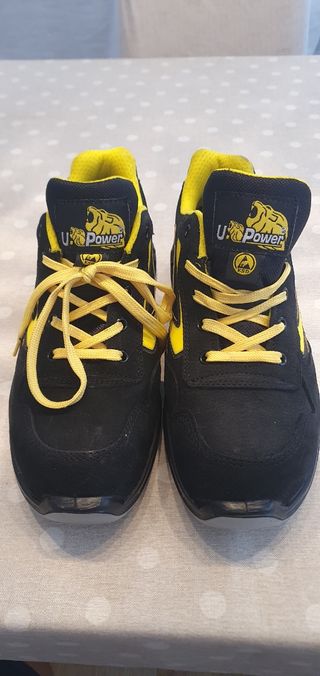 Zapatos de seguridad negros y amarillos